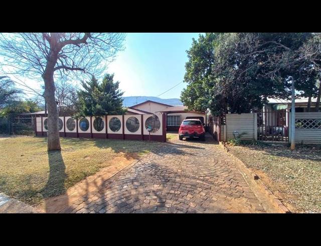 4 BEDROOM HOUSE FOR SALE IN PARKTOWN ESTATE
